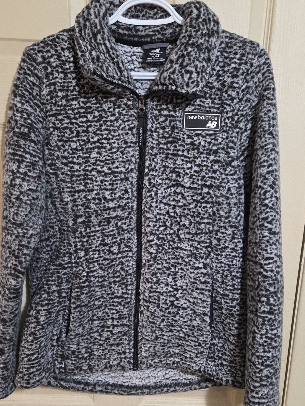 New Balance Women's Black & Gray Sherpa Zip Jacket